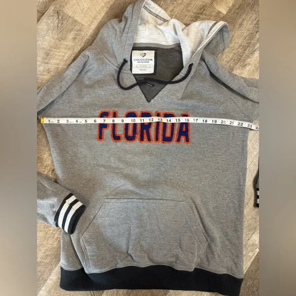 Colosseum Florida Gators grey hoodie, v-neck size XL, puffy stitched lettering - Picture 11 of 16
